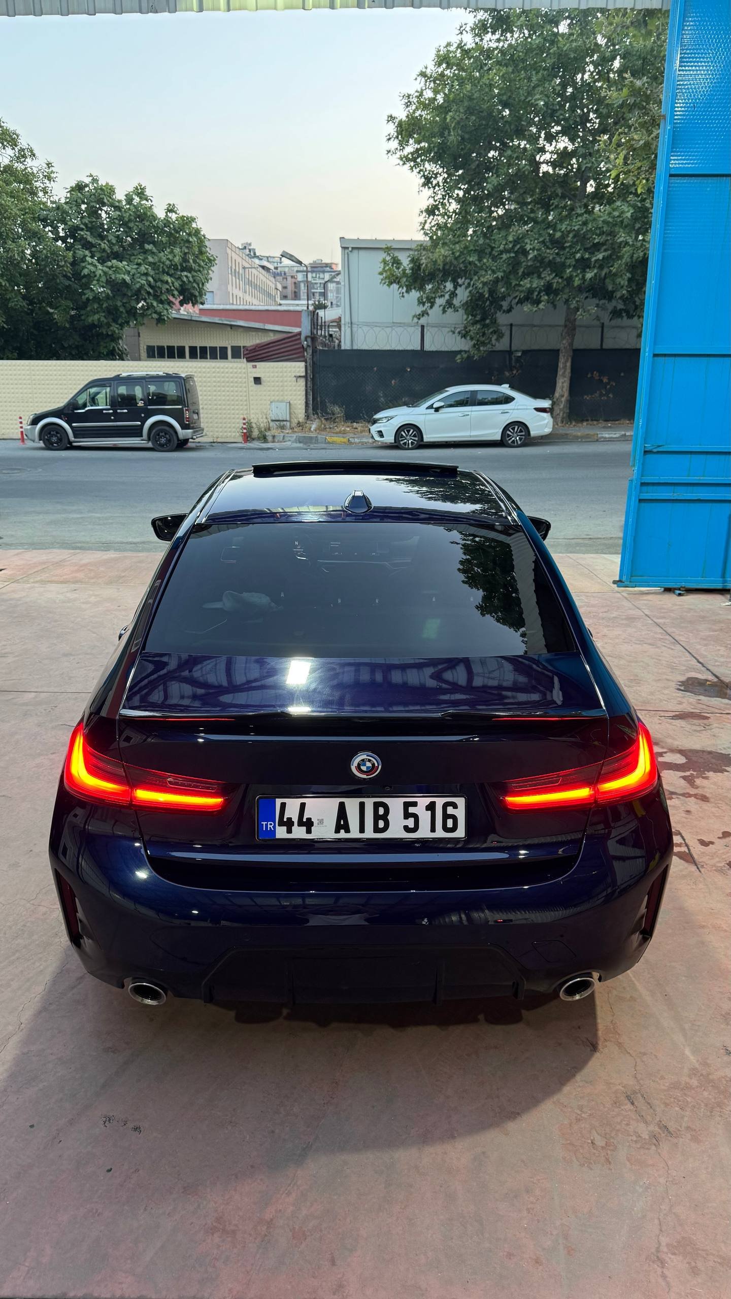 BMW 320i 50th Year M Edition 2022 fotoğraf 17