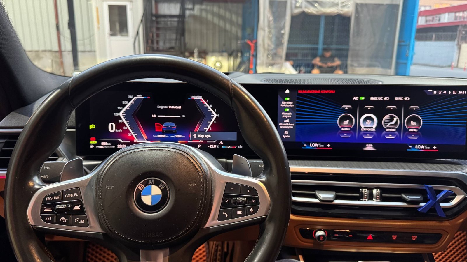 BMW 320i 50th Year M Edition 2022 fotoğraf 14